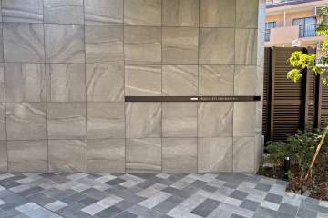 EASTエントランス