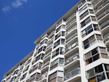 窓は一部コーナーサッシ。外壁は吹き付けです。