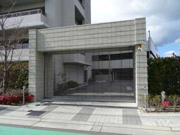 駐車場出入り口（リングシャッター付き）