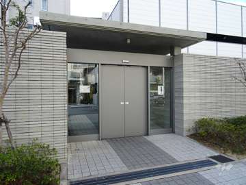 駐輪場出入り口（オートロック付き）