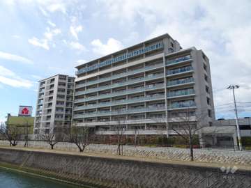 プラウド西宮　浜松原の遠景。敷地東側には六湛寺川と東川が流れています。