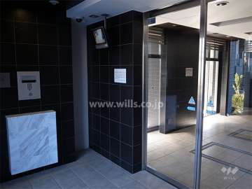 エントランスはオートロック付きです。