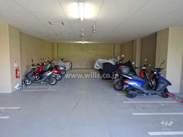 屋内に設けられたバイク置場