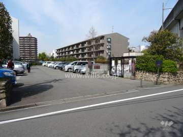駐車場の出入り口