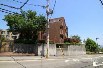 イトーピア逆瀬川ガーデンフラッツの外観