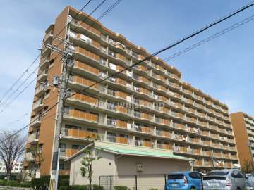 白川高層住宅4号棟の外観（南西側から）