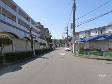 敷地北側の前面道路