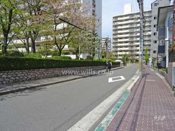 敷地東側の前面道路