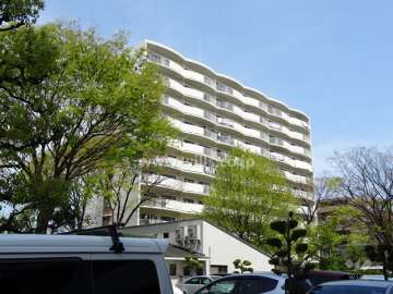 阪急南茨木ハイタウン駅前高層住宅C棟の外観（南西側から）