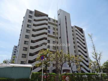 阪急南茨木ハイタウン駅前高層住宅C棟の外観（北東側から）