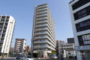 ライオンズ池田駅前の外観（南側から）