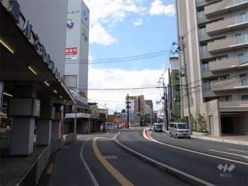 敷地南側は国道176号線に面しています。
