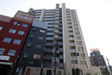 ライオンズ池田駅前の外観（西側から）