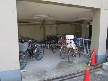 屋内に設けられた駐輪場