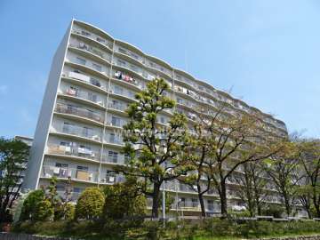 南茨木ハイタウン美沢B棟の外観（南西側から）