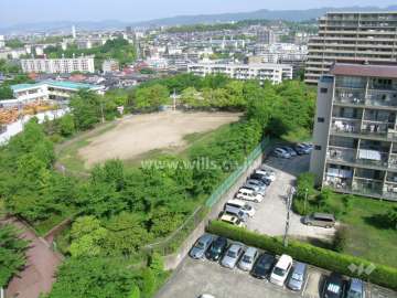 敷地の西側には『つばき公園』があります