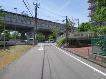 敷地南側の前面道路
