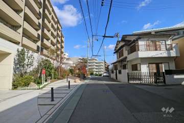 敷地南側の前面道路