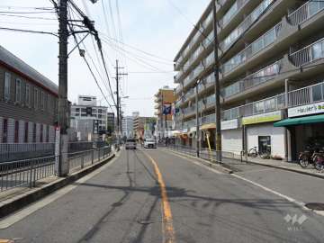 敷地南側の前面道路