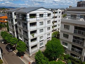 プレステージ新千里西町３号棟（南西側から）
