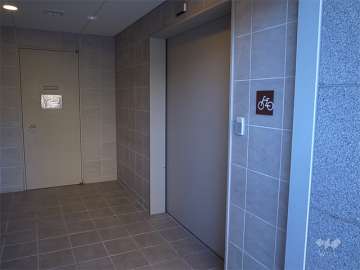 駐輪場入り口