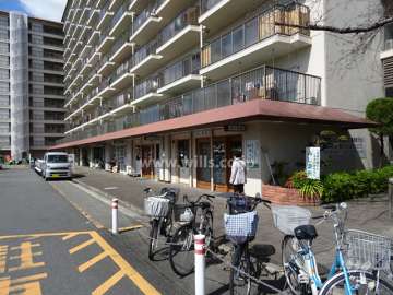 棟内1階部分の店舗