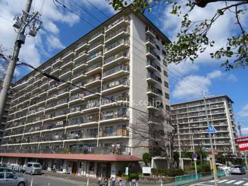 ローレルハイツ茨木総持寺２号棟の外観（南東側から）