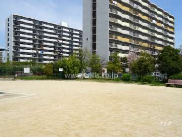 敷地に隣接している沢良宜西公園