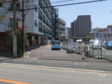 駐車場出入り口