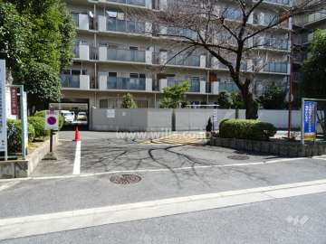 駐車場出入り口