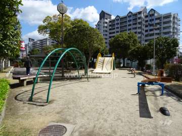 敷地に隣接して『太田南公園』があります。