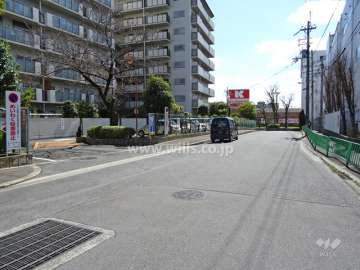 敷地北側の前面道路