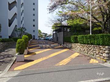 駐車場出入り口