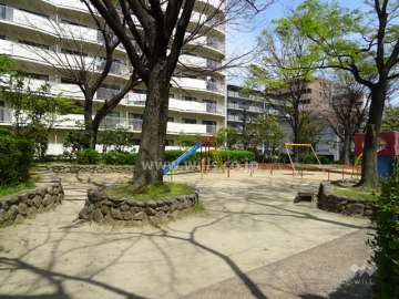 敷地に隣接している広場