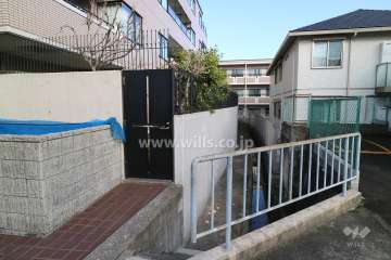 敷地の南側は水路です。