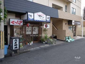 1階には店舗が入っています。