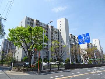 南茨木ハイタウン美沢C棟の外観（北東側から）