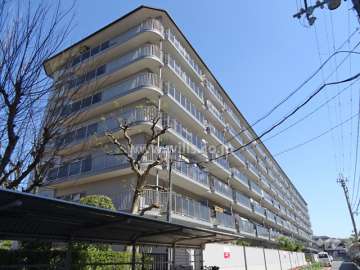 ローレルハイツ茨木2号棟（南西側から）