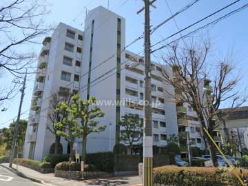 阪急東奈良高層住宅C棟の外観（北東側から）