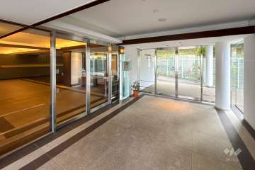 エントランスはオートロック付きです。