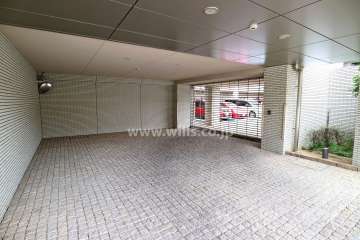駐車場出入り口（リングシャッター付き）
