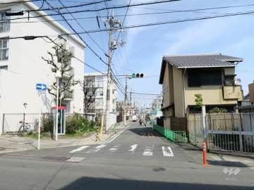 敷地東側の前面道路
