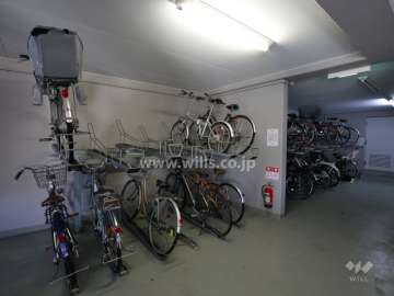 エントランス横にある駐輪場