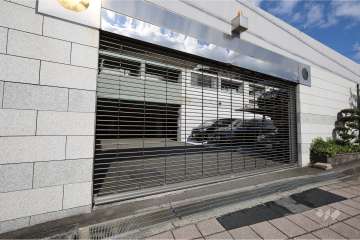 駐車場の出入り口（リングシャッター付き）