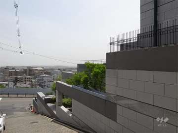 高台の南斜面地にあり、眺望が取れます。