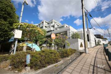 箕面クレアコートの外観（南西側から）