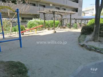 敷地内北西側に公園があります。
