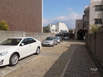 敷地内駐車場（平面式と機械式とがあります。）