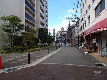 敷地東側の前面道路