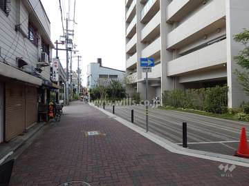 敷地南側の前面道路